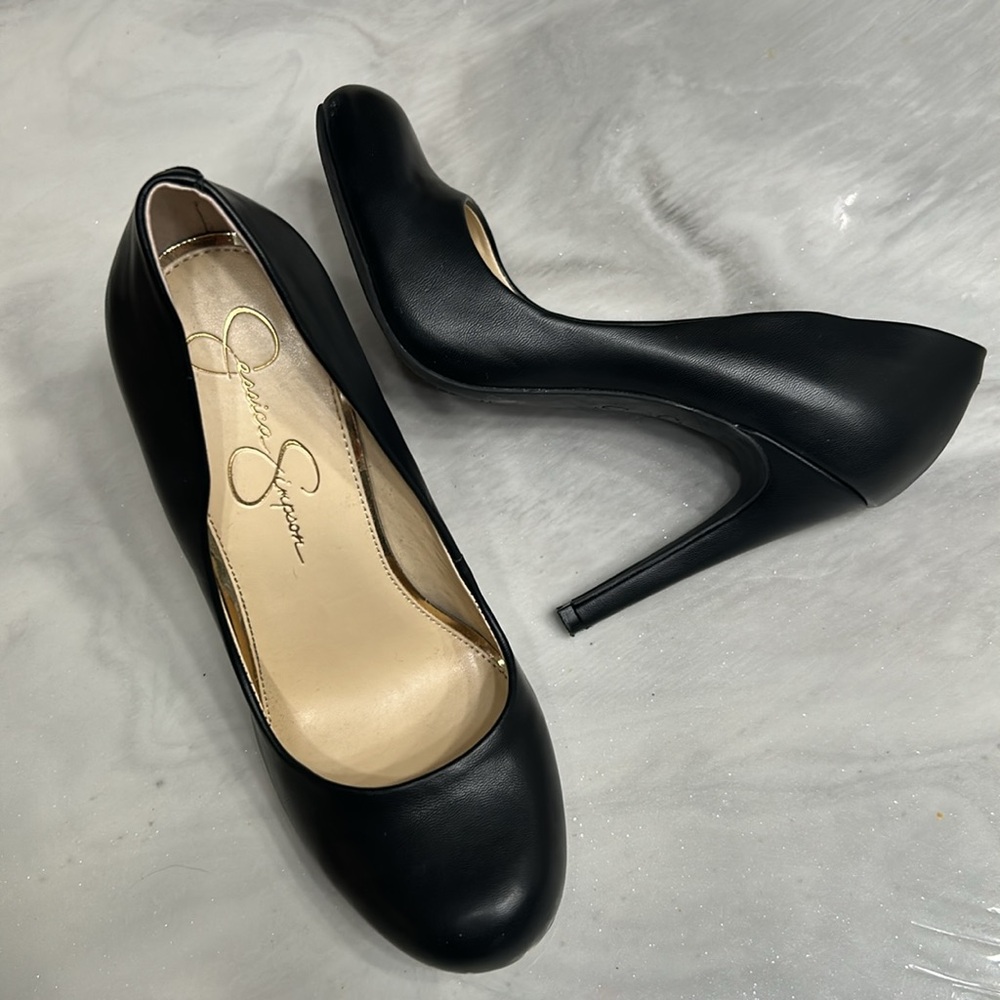 Jessica Simpson black leather pumps. Size 7.5